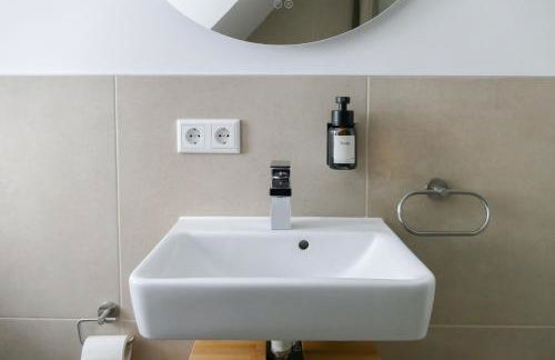 Modernes, zentrales Apartment mit Boxspringbett und Waschmaschine - Foto 27