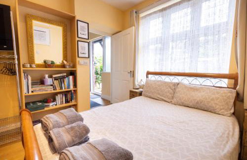 London VEGETARIAN Smoke & Pet Free En-suite with EV parking - Foto 20