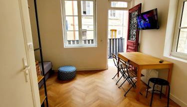 Studio Jeannette avec Balcon et juste à 130 metres Plage ! Plein Centre ! Wifi - Draps Serviettes inclus ! - Photo 5