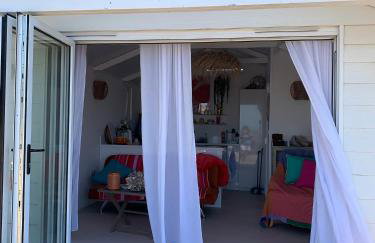 Ocean Drive Deluxe Apartment with use of the Day time Beach Hut - Foto 7