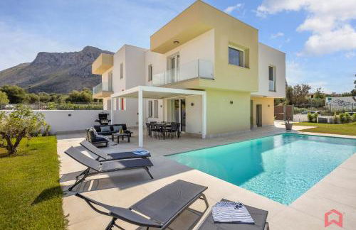 Brand New Villa with Private Heated Pool - Foto 1