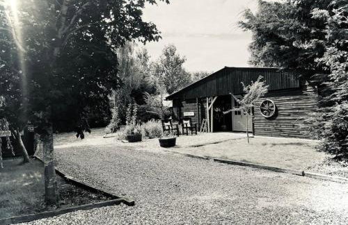 Spacious Cabin with Private Hot Tub, and Private Pool, in 5 Acres - intimate Special stay For 2 Adults - plus 1 child under 2 and up to 2 dogs stay for free - Foto 33