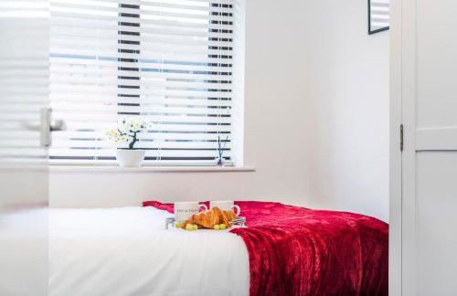 Great Location 2 Bedroom House in Nottingham, Private Garden, Fast Wi-Fi and Free Parking - Photo 41