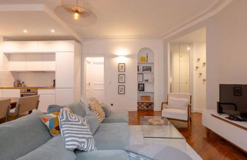 Sophisticated 2BR - Steps to Station - Foto 20