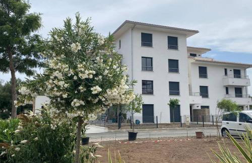 T2 neuf 4 personnes avec piscine/terrain tennis - Foto 22