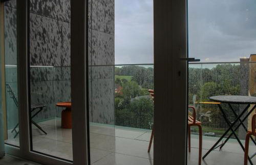 Stylish Essex Apartment, Balcony & Scenic Views - Foto 44