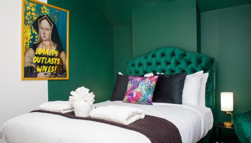 6 BR 3 Bath Spacious Tudor House & Free Parking - Foto 5, towels