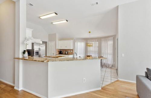 Family Fun Retreat- Pool & Entertainment Haven! home - Foto 16