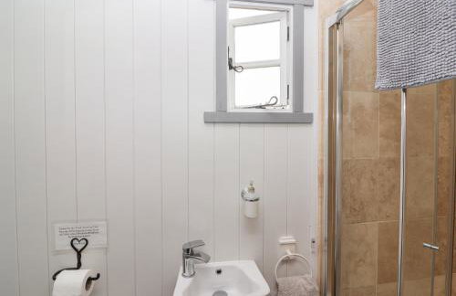 The Shepherds Hut - Photo 8