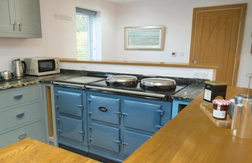 Modern 4-Bed Home Spacious & Comfortable - Pass the Keys - Foto 8