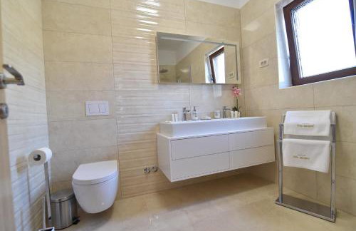 Villa Muskatel KRK -with heated covered pool - Photo 58