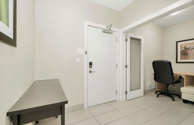 Harmony Haven 2BR Lakefront Suite - Photo 2