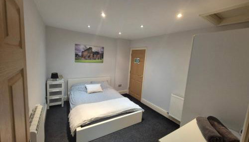 Spacious 2 bed appartment next to BAE with spa bath - Foto 5