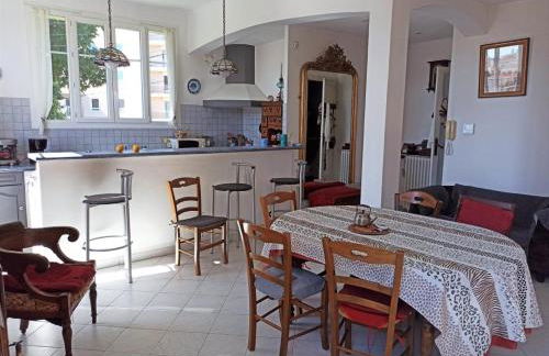 Villa tres proche du centre ville - Photo 10