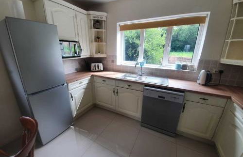 Drayton Manor House FREE parking - Photo 20