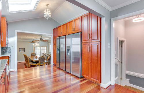 Spacious Home with Tranquil Patio about 29 Mi to DC! - Foto 8