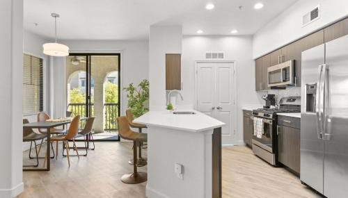 CozySuites Glendale by the stadium with pool 16 - Foto 4