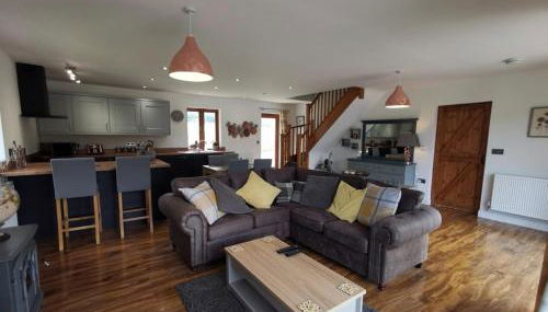 Cottage with 360 views - Photo 3