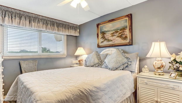 Spacious Condo Just Steps from the Atlantic by RedAwning - Foto 4, Habitación