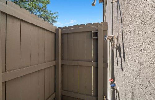 Tropic Bliss l Backyard Oasis l Mins to DNTN - Foto 57