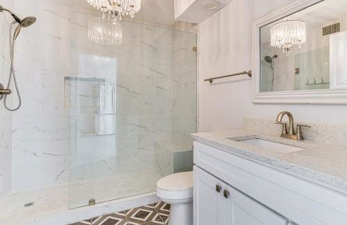 Luxury Lakefront Retreat with Dock in Runaway Bay - Foto 19