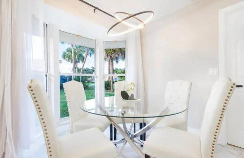 Modern Lakefront Home - Foto 62