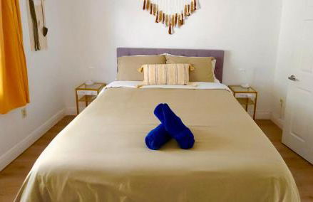 Intimate Casita Mia minutes away from Airport, Calle 8, Brickell, Coral Gables, The beach and more! - Foto 7