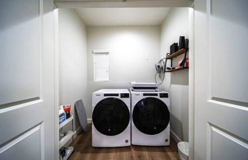 Incredible Value for 12 guests, New 3BR Home by Disneyland, Knott's, Beach - Foto 28