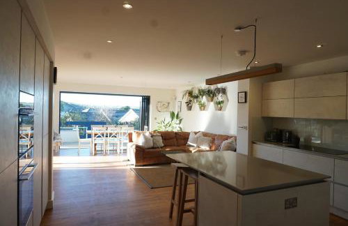 Stunning 4 Bedroom Home with Wild Spa, Gym & Hot Tub - Foto 1