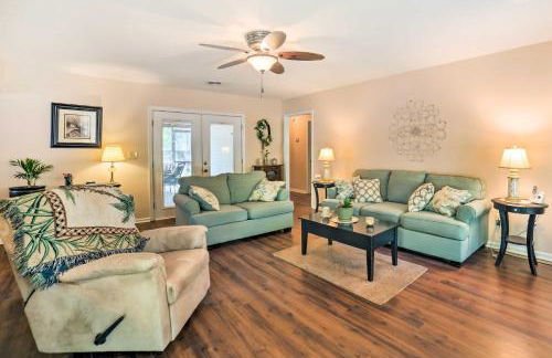 Oak Island Home with Fenced Yard, Walk to Long Beach - Foto 5