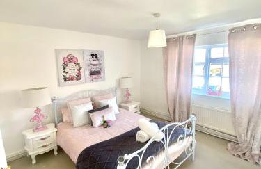 Farmhouse Retreat with Hot Tub, Pool, Horses, Games Room, Free Car Park, Only 45 min from Oxford Circus - Foto 24