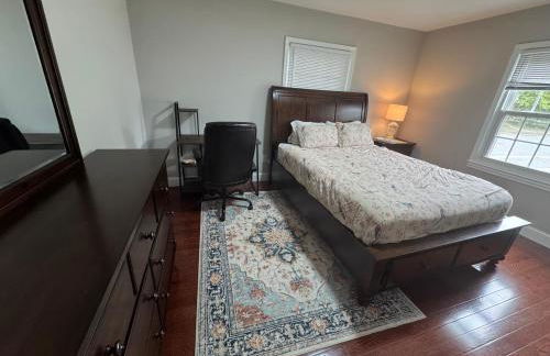 Bright Home for Family and Groups with Patio - Foto 43