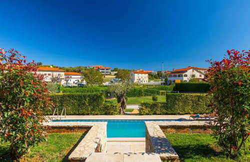 Faszinierendes Ferienhaus mit Privatpool, Volleyballfeld, Fussballplatz, Trampolin beim bekannten Radweg Parenzana - Foto 5