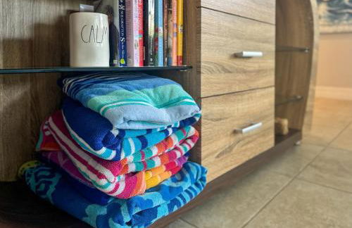 Ocean View Next to Pool and Amenities Corner Unit 3 Balconies OW20-201 - Foto 11