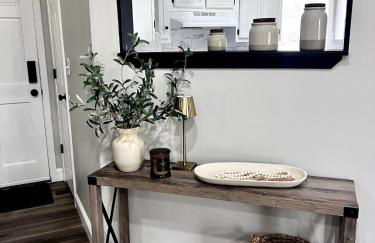 Quiet Stylish Stay with Office Space near Downtown - Foto 35