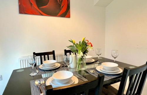 Delightfully decorated cosy two bedroom family home Great transport links to central London - Foto 24