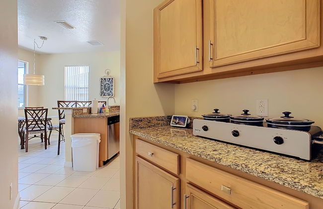 Elegant 5BR Home w Private Pool Spa Near Disney - Foto 15