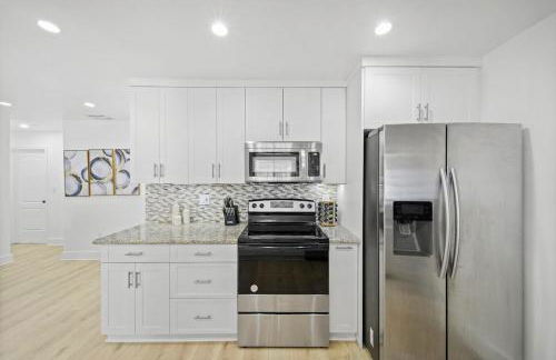 Miami Oasis- Pool & Game Fun - Foto 8