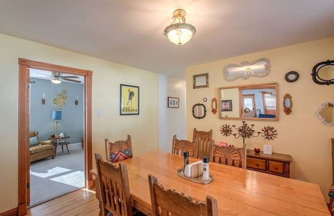 Pet Friendly 1900 Classic 3 Bedroom Value - Photo 16