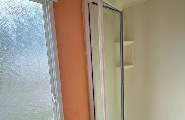 Light and Airy 2 Bedroom Mobile Home - Foto 13