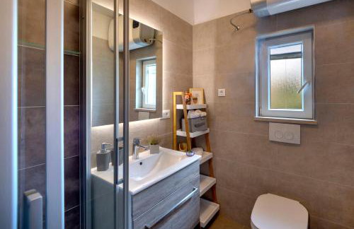 B Apartment - Photo 12