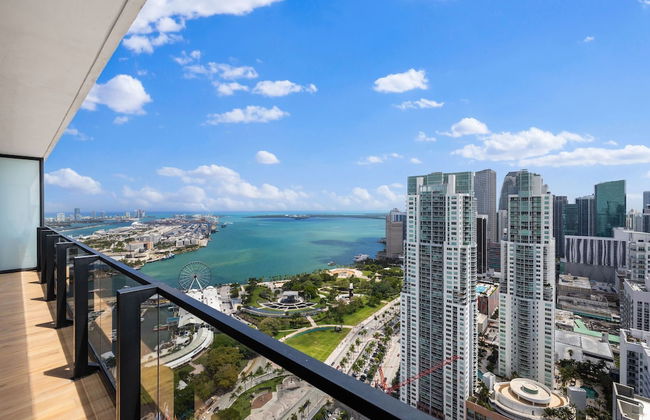 Luxurious Condo Downtown Miami Heart - Photo 61