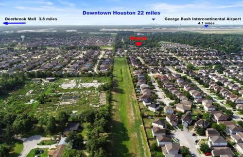 IAH Place: 4 bed, patio-sleeps 8+ - Foto 30