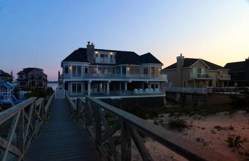 Spectacular 8 Bedroom Oceanfront Hamptons Beach House, Your Castle By The Sea ! - Foto 16