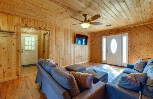 6 Mi to Main St Poplarville Cabin with Pasture View - Foto 6