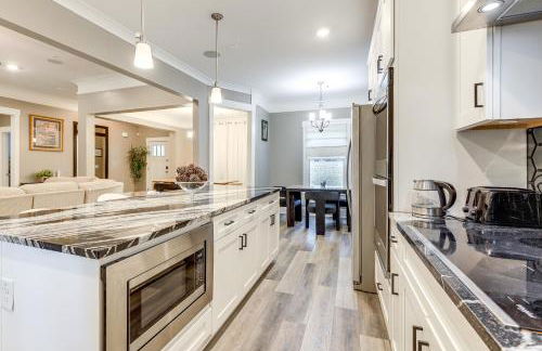 Gather, Play and Unwind! Modern Locust Grove Home - Foto 10