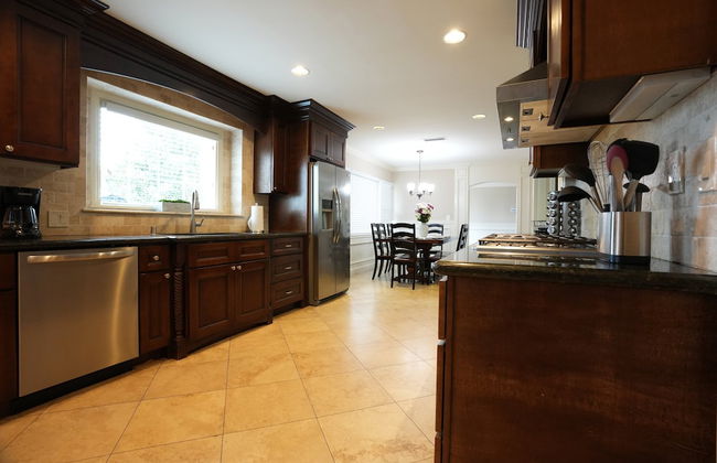 Incredible Estate 5 Bedrooms 3 Bathroom W/resort Style Rock Pool & Jacuzzi - Photo 16