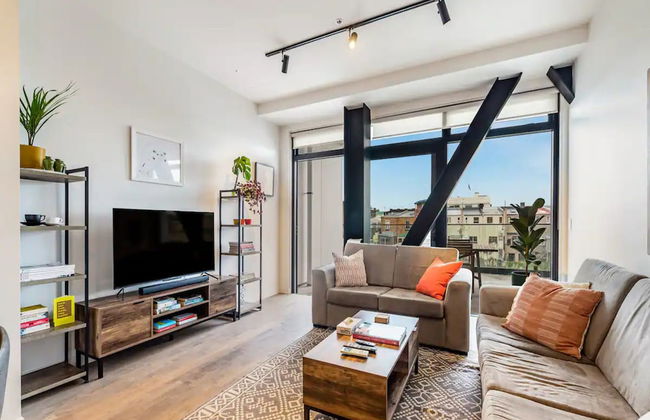 Modern Living In Prime Location! - Foto 1