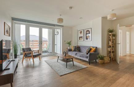 2-Bedroom Modern apt with Gym, roof terrace, Free Parking and 3 min walk to train st - Foto 2