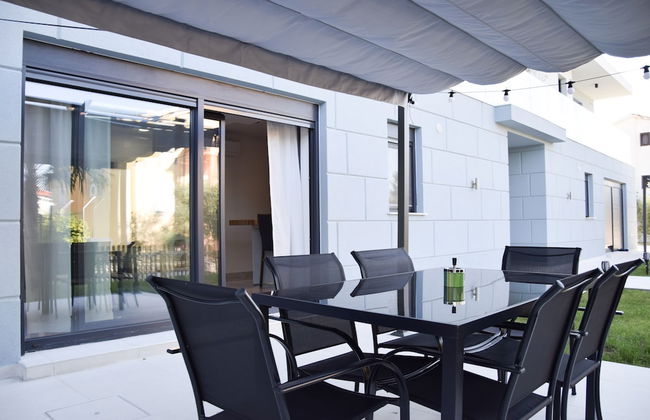 2 Bed House - Sleeps 4 - Hottub - Garden - Parking - Foto 3